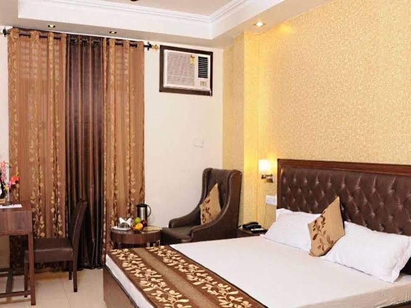 Hotel Diamond Inn Chandigarh Bagian luar foto